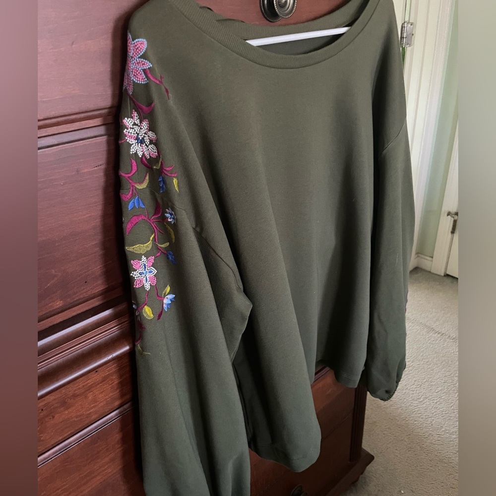NWOT a.n.a Army Green Embroidered Balloon Sleeve Shirt. Size XL